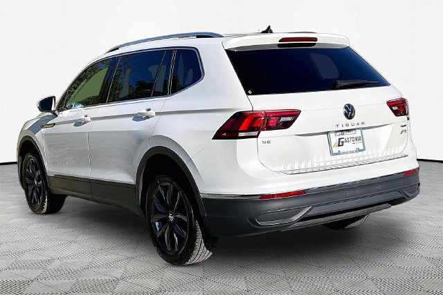 Used 2023 Volkswagen Tiguan SE AWD/4WD image 2