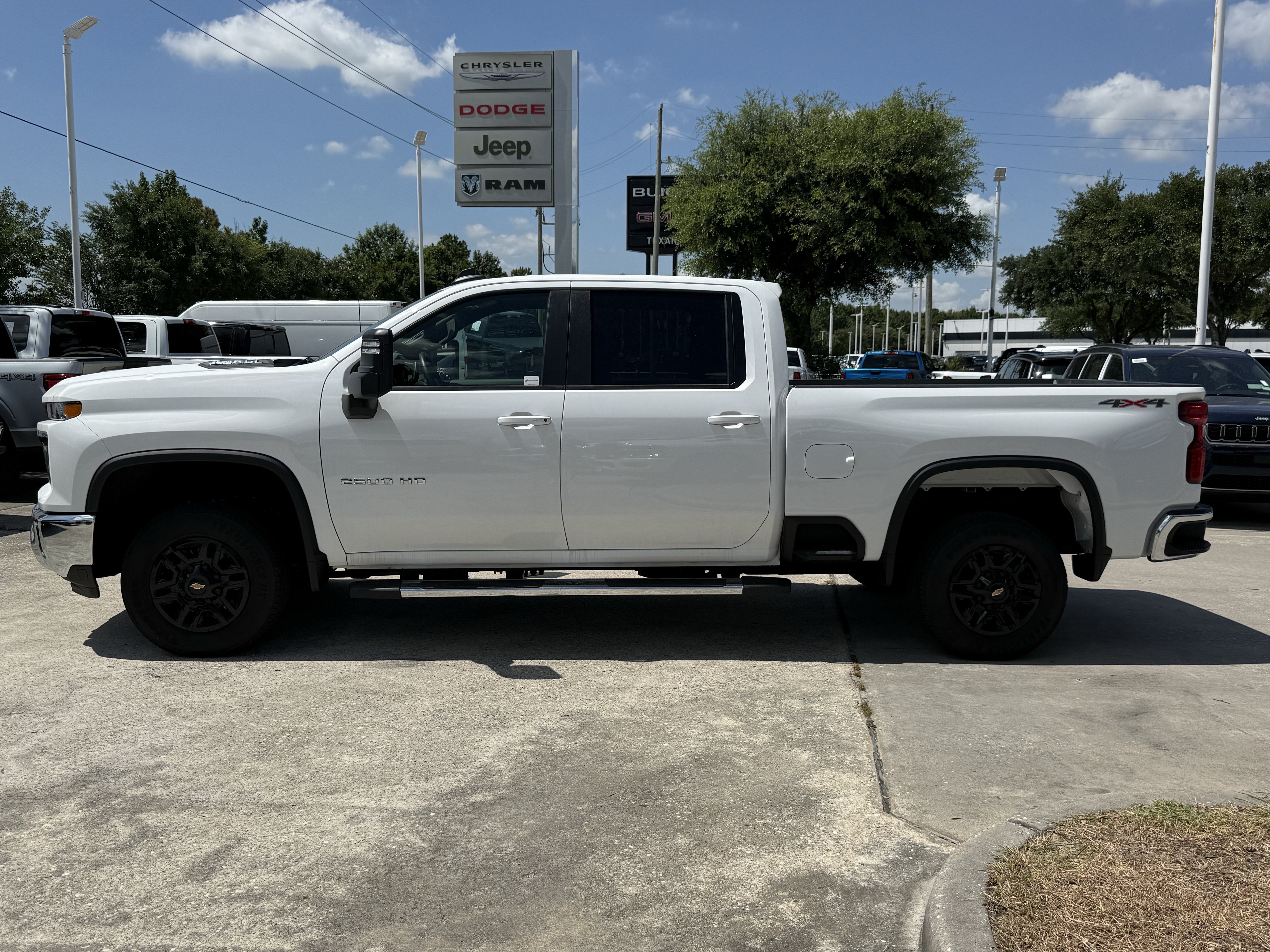 Used 2025 Chevrolet Silverado 2500 LT w/ Convenience Package AWD/4WD image 8