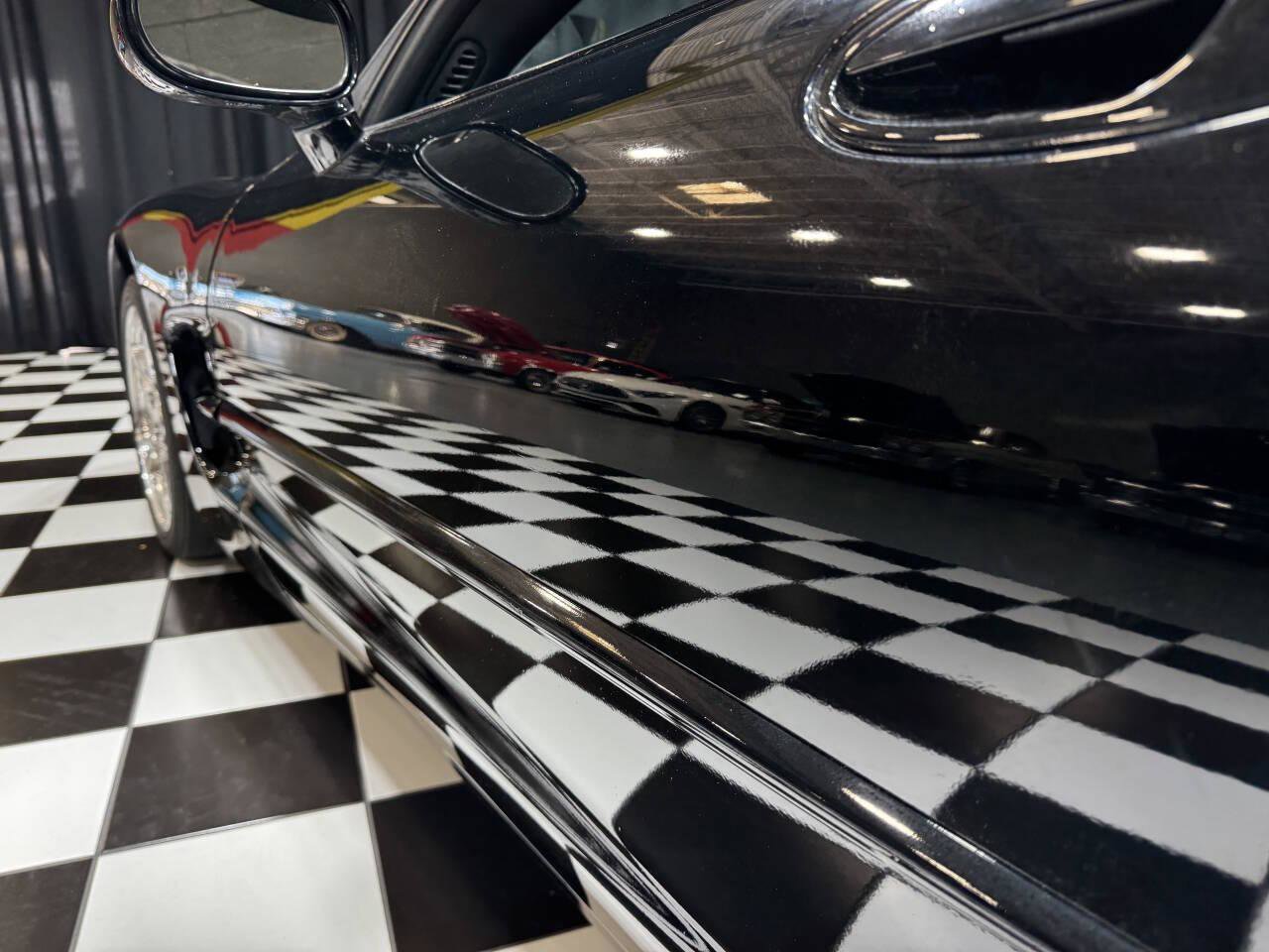 Used 2004 Chevrolet Corvette Coupe w/ Roof Package image 19