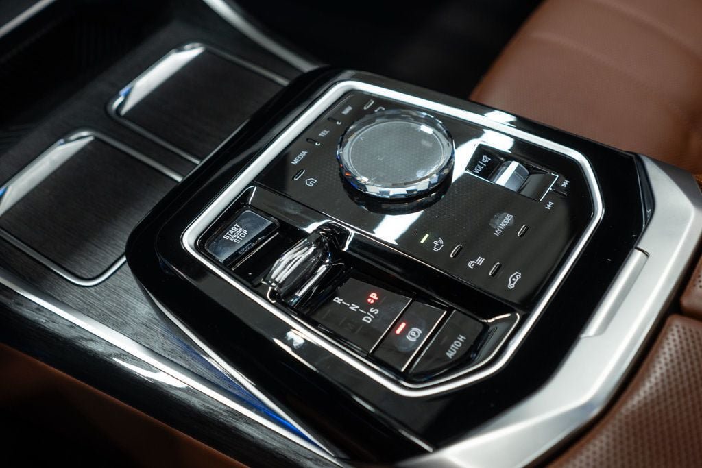 Used 2023 BMW 760i xDrive AWD/4WD image 23