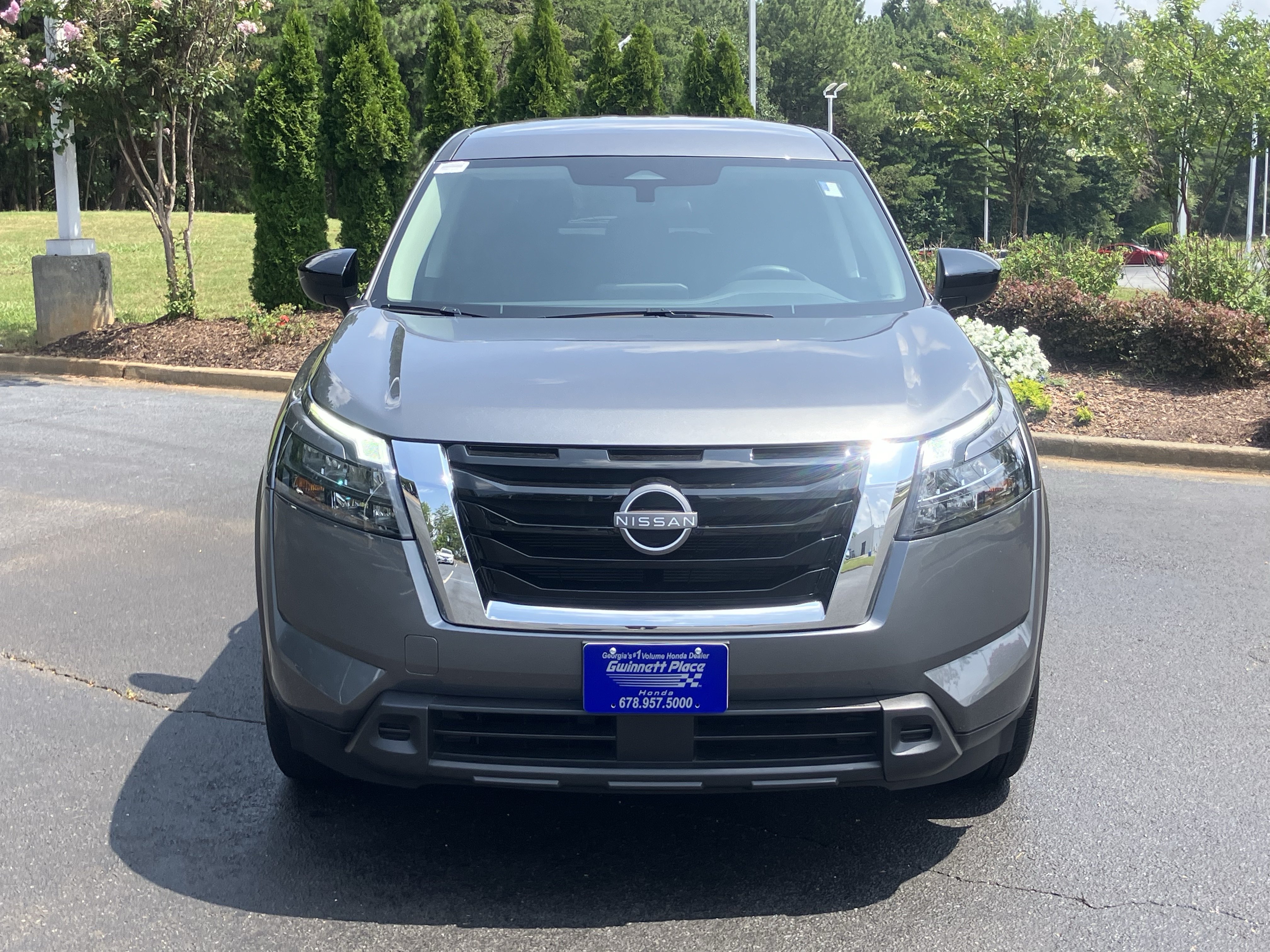Used 2025 Nissan Pathfinder S FWD image 3