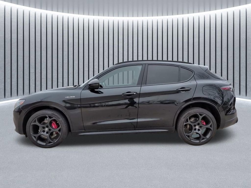Used 2024 Alfa Romeo Stelvio Veloce image 14