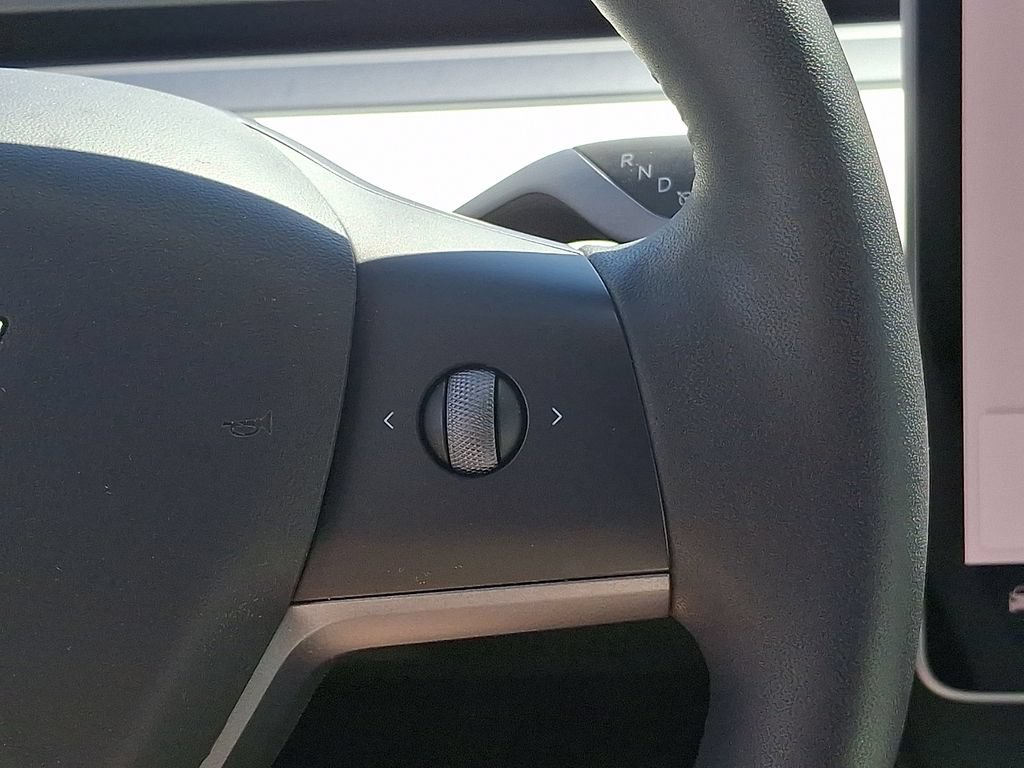 Used 2022 Tesla Model Y Long Range AWD/4WD image 23