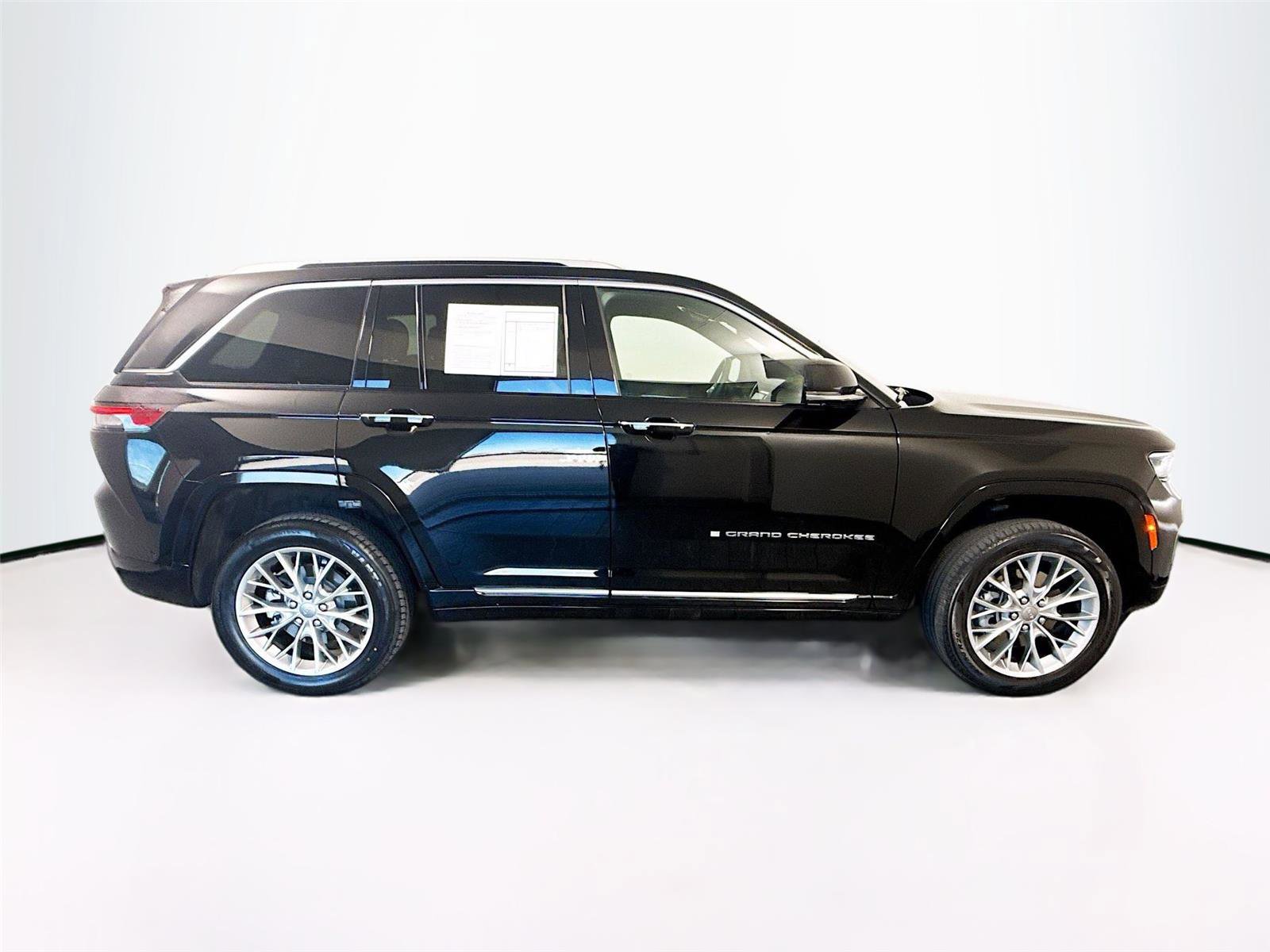 Used 2022 Jeep Grand Cherokee Summit w/ Luxury Tech Group V image 36