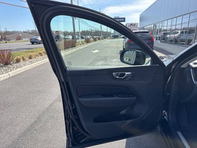 Certified 2025 Volvo XC60 B5 Plus image 19