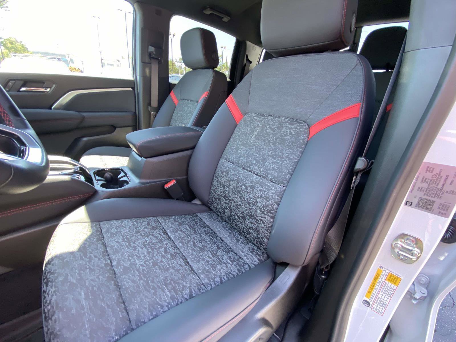 Used 2024 Chevrolet Colorado Z71 w/ Z71 Convenience Package 2 image 15