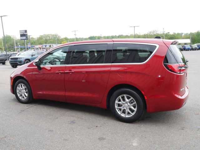 New 2027 Chrysler Pacifica Select FWD image 9