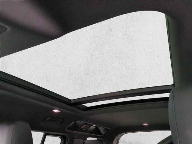 New 2025 Land Rover Defender 110 S image 19