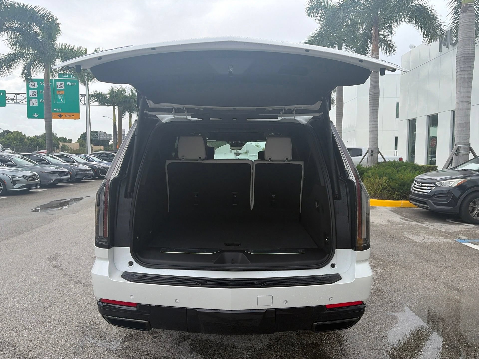 Used 2025 Cadillac Escalade ESV Sport Platinum AWD/4WD image 6