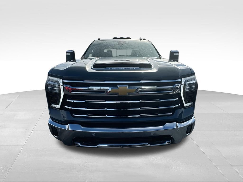 Used 2025 Chevrolet Silverado 2500 LTZ w/ LTZ Premium Package AWD/4WD image 3