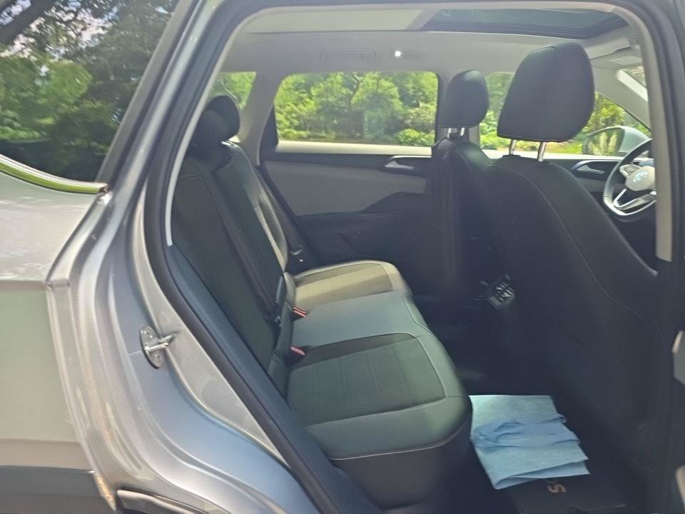 Certified 2022 Volkswagen Taos SE w/ Panoramic Sunroof Package FWD image 10