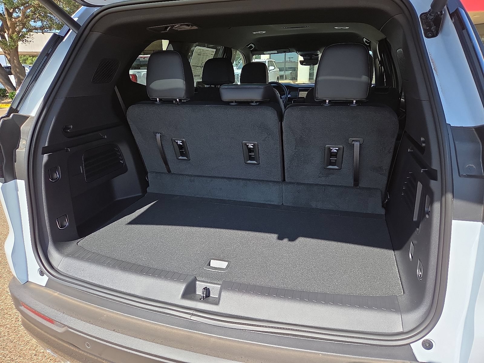New 2026 GMC Acadia AT4 w/ Luxury Package AWD/4WD image 8