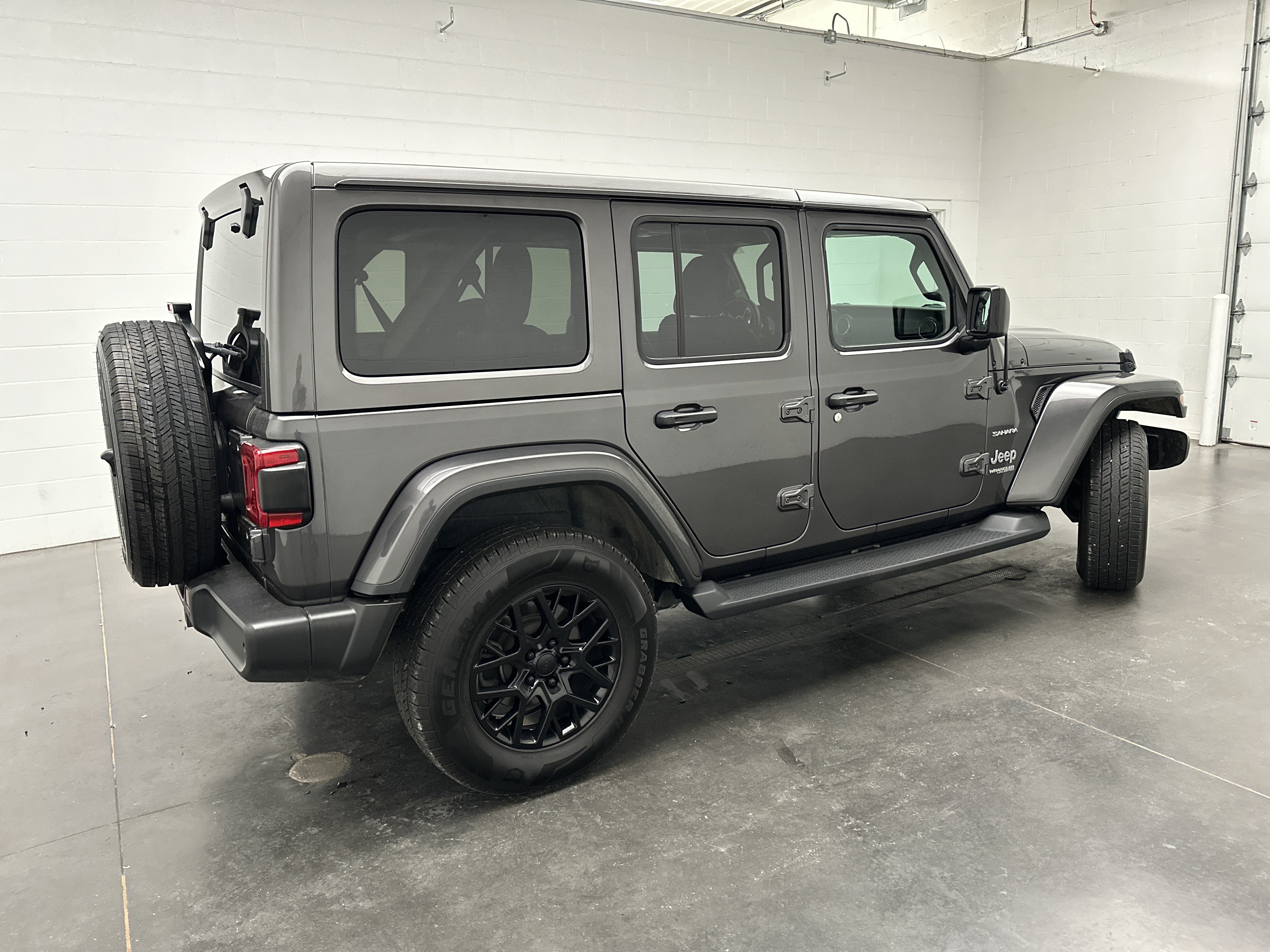 Used 2021 Jeep Wrangler Unlimited Sahara AWD/4WD image 9