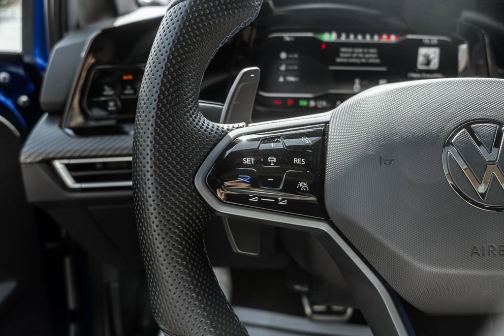 Used 2024 Volkswagen Golf R image 21