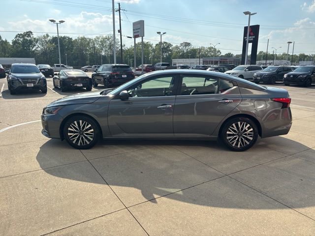 Used 2024 Nissan Altima 2.5 SV image 4