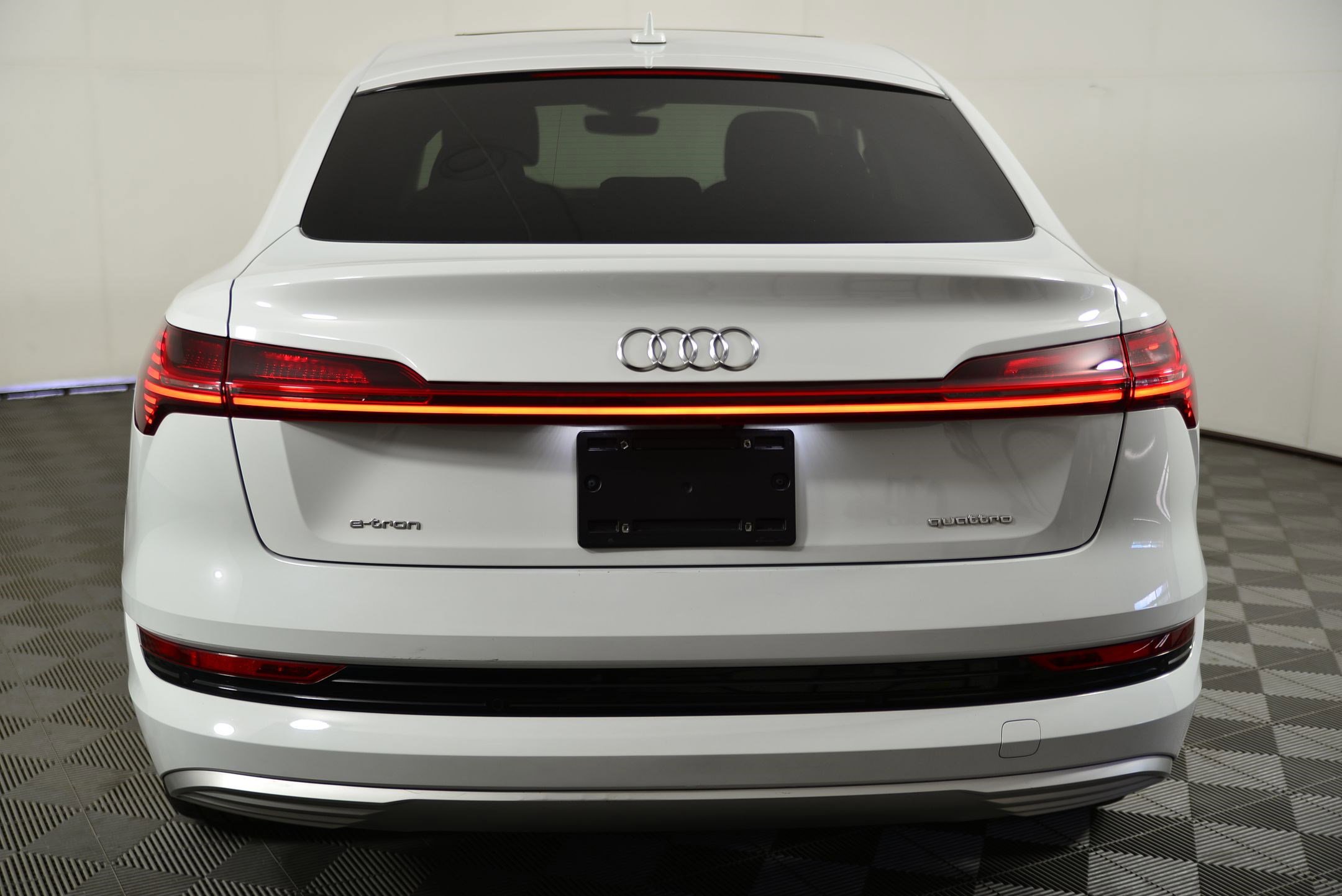 Used 2020 Audi e-tron Premium Plus image 8