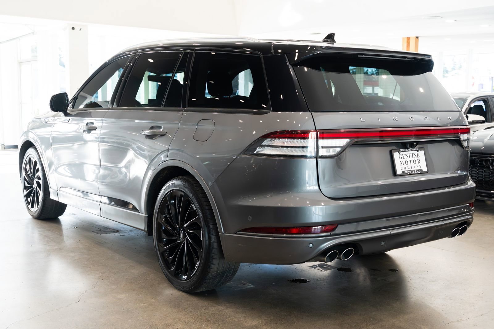 Used 2021 Lincoln Aviator Reserve w/ Equipment Group 210A image 6