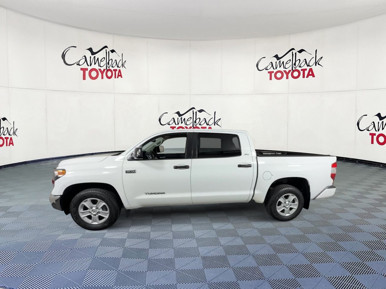 Used 2019 Toyota Tundra SR5 w/ SR5 Convenience Package RWD image 8