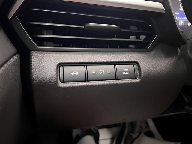 Used 2025 Nissan Altima 2.5 SV FWD image 17