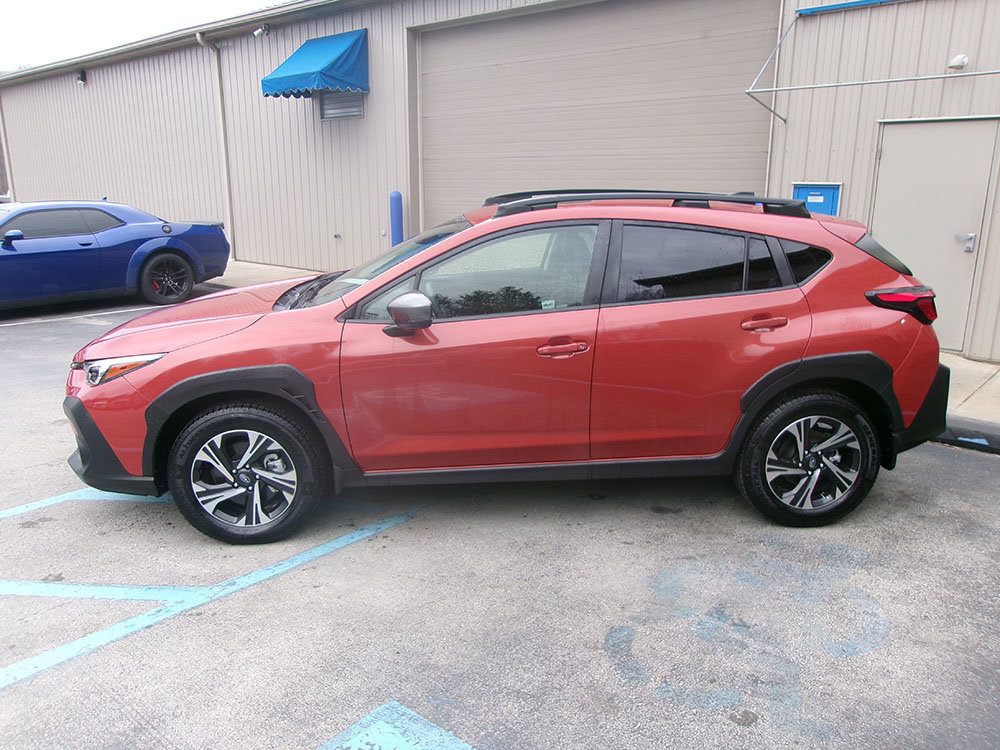 Used 2024 Subaru Crosstrek 2.0i Premium AWD/4WD image 3