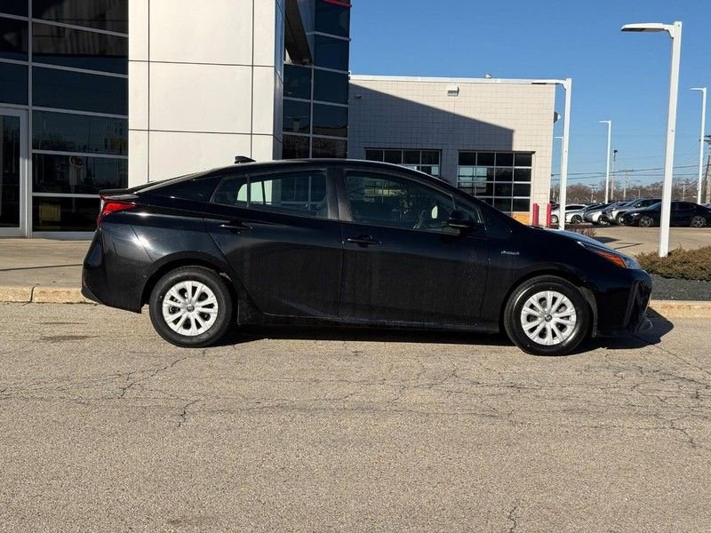 Used 2019 Toyota Prius LE image 2