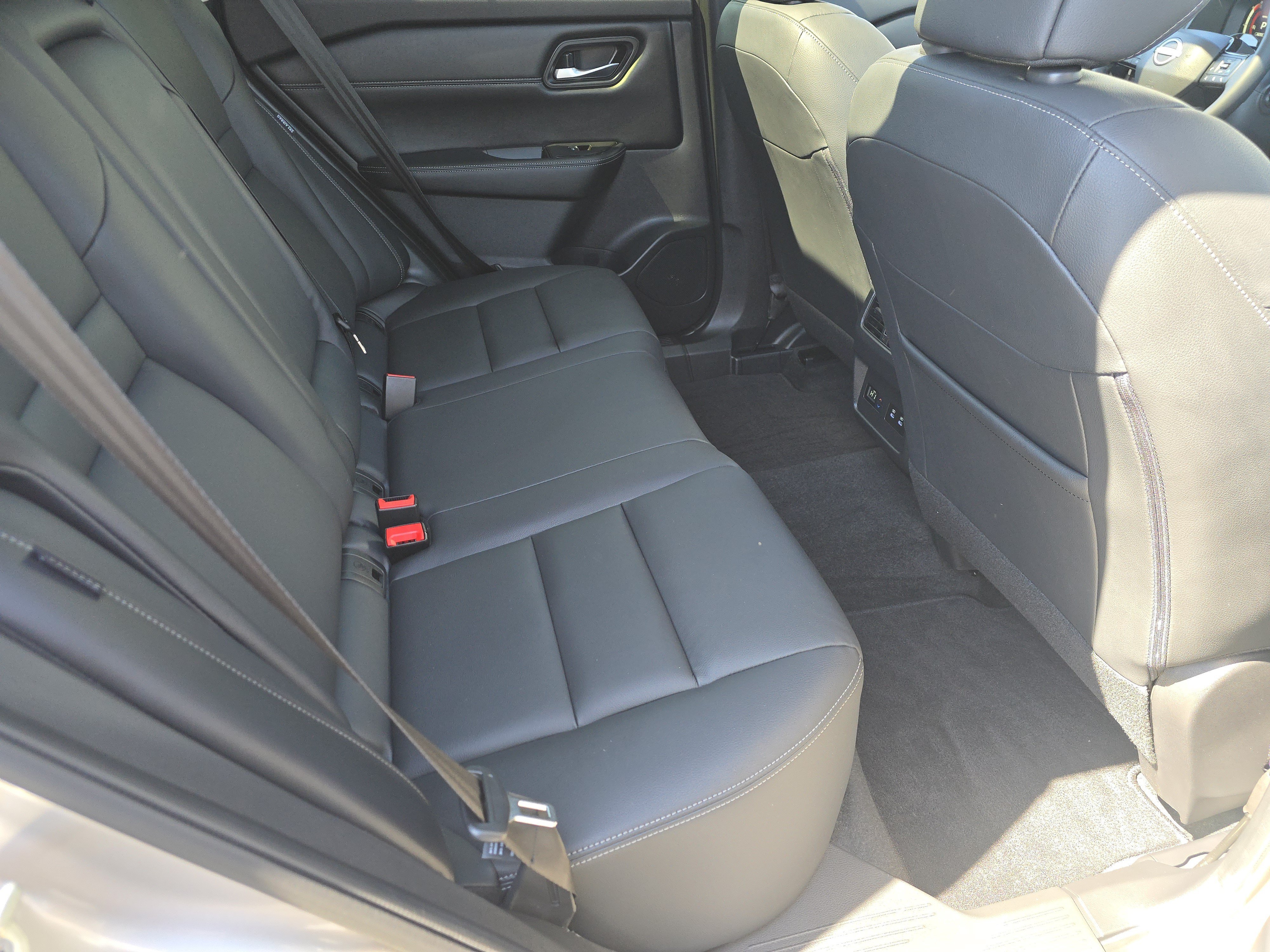 Used 2025 Nissan Rogue SL w/ Tech Package AWD/4WD image 19