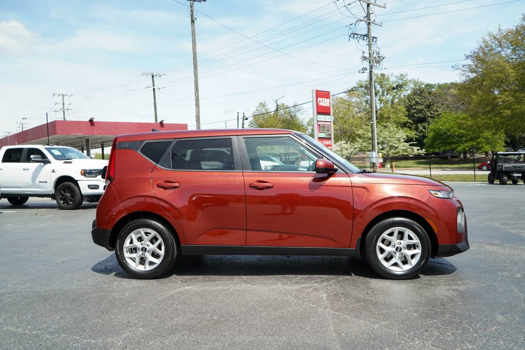 Used 2020 Kia Soul S image 2