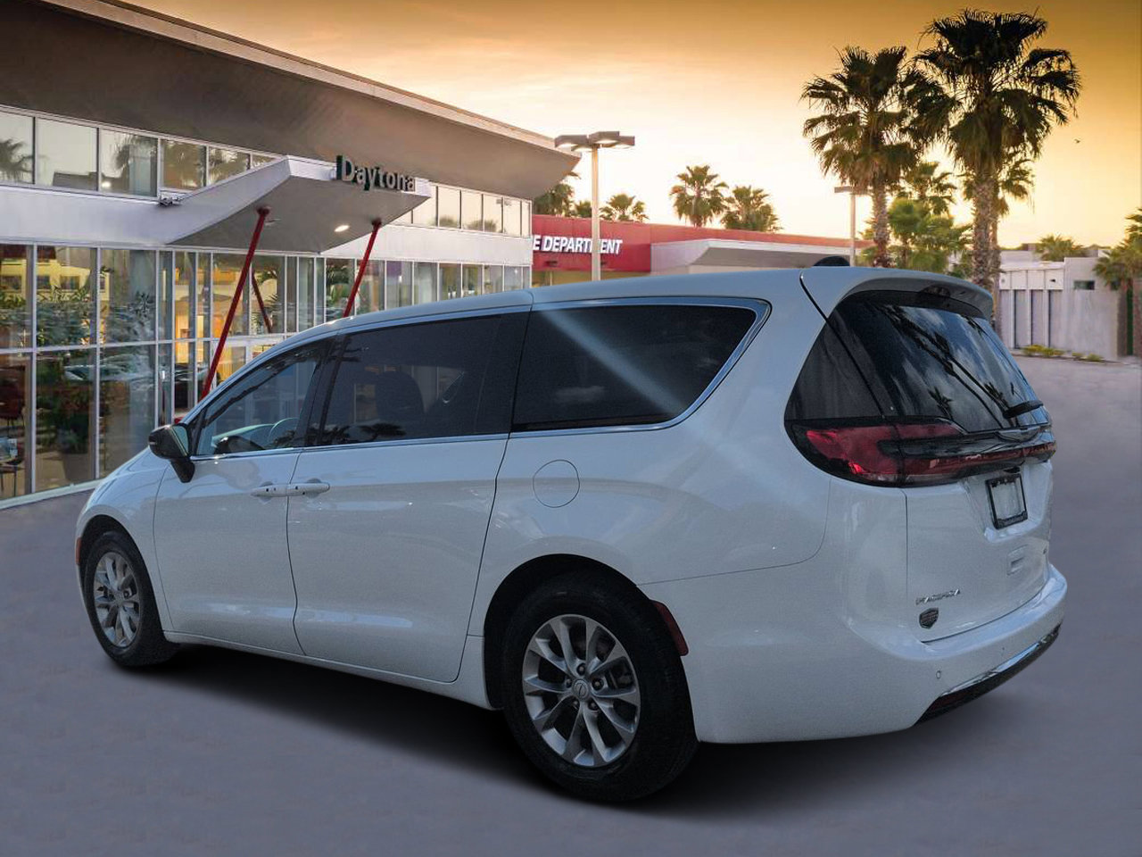 Certified 2026 Chrysler Pacifica Limited FWD image 5