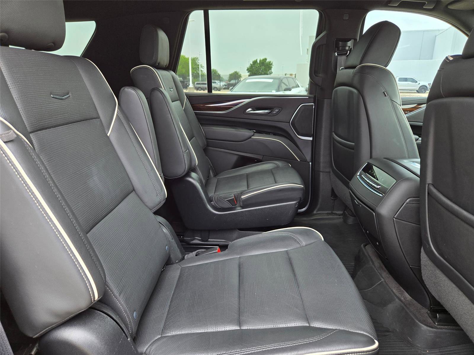Used 2022 Cadillac Escalade Premium Luxury AWD/4WD image 31