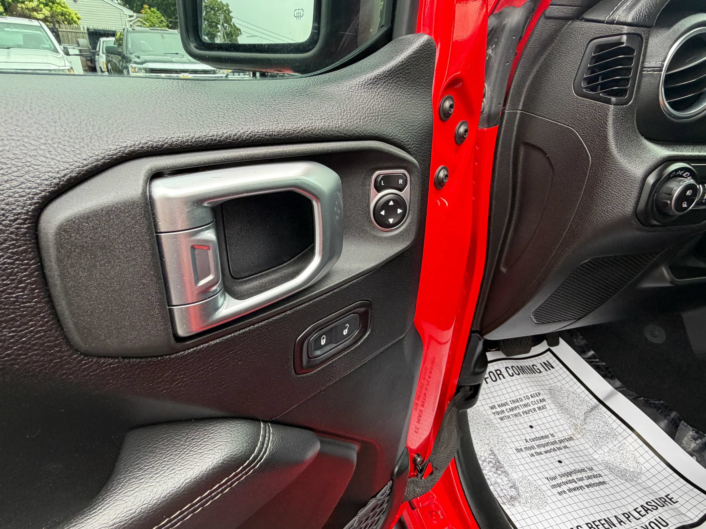 Used 2020 Jeep Gladiator Overland AWD/4WD image 14