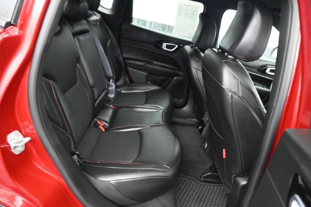 Used 2025 Jeep Compass Trailhawk AWD/4WD image 7