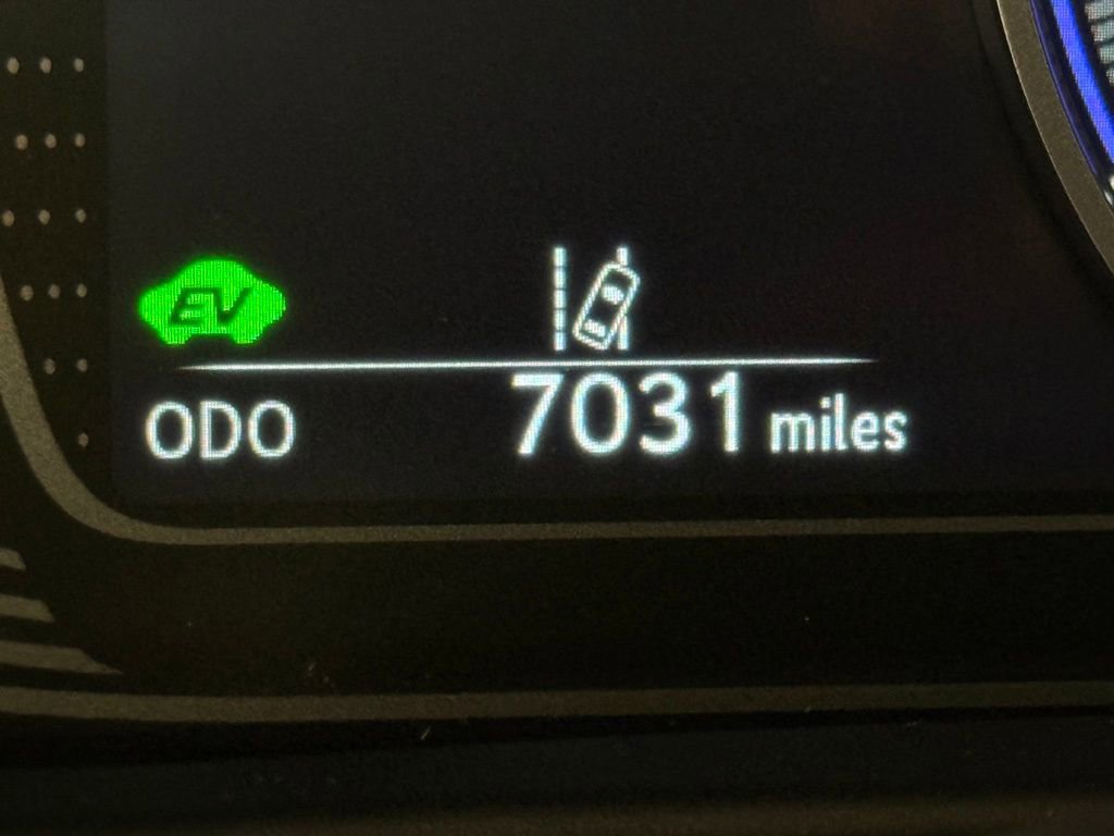 Certified 2024 Lexus UX 250h FWD image 4