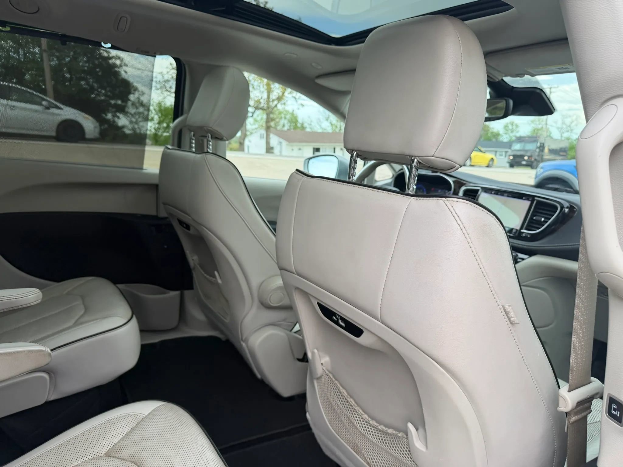 Used 2021 Chrysler Pacifica Limited image 47