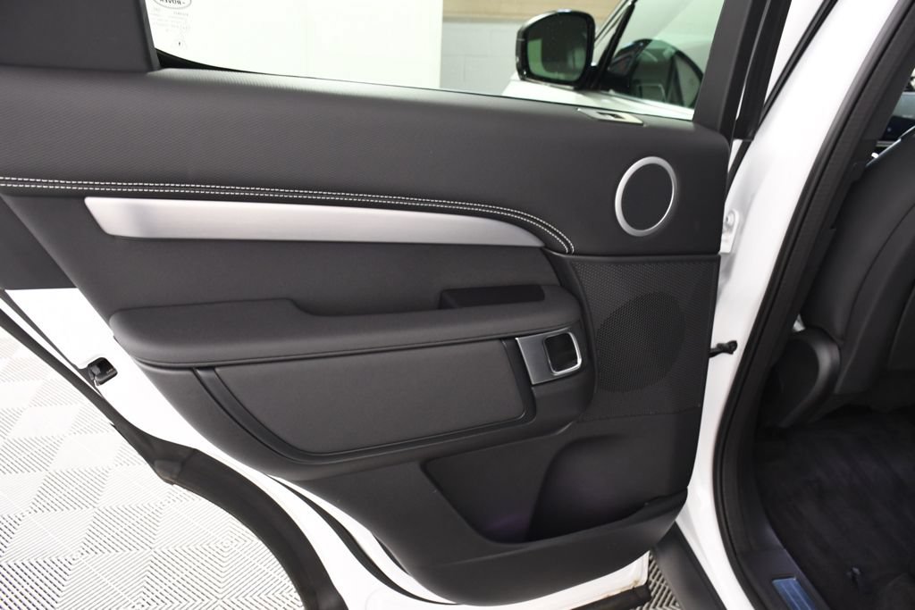 Used 2025 Land Rover Discovery Dynamic SE AWD/4WD image 26