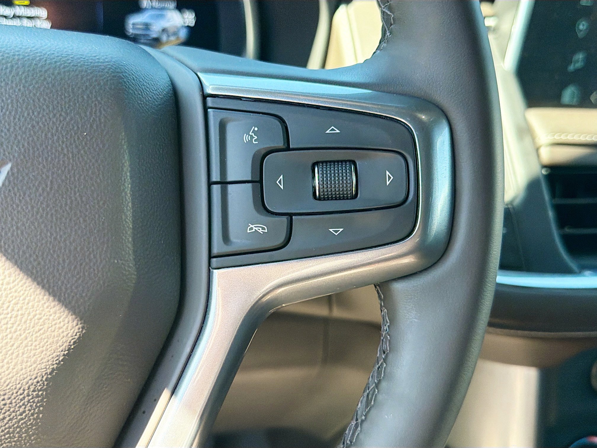 Used 2024 Chevrolet Tahoe LT w/ Luxury Package image 38