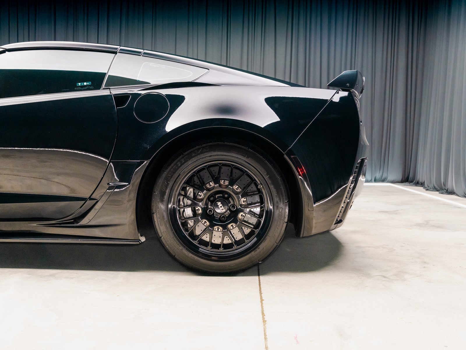 Used 2016 Chevrolet Corvette Z06 w/ 3LZ Preferred Equipment Group image 31