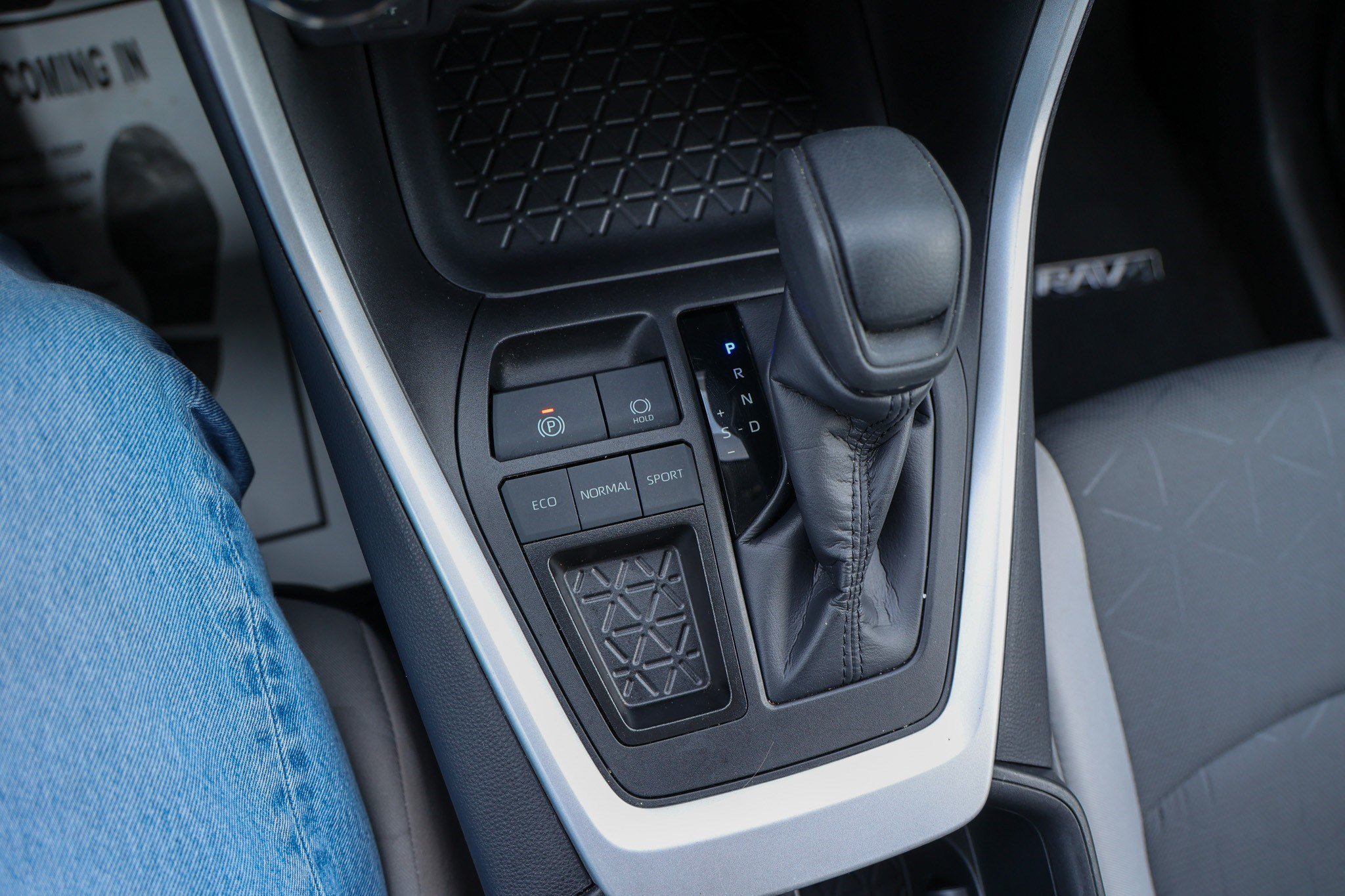 Certified 2025 Toyota RAV4 XLE w/ Convenience Package FWD image 25