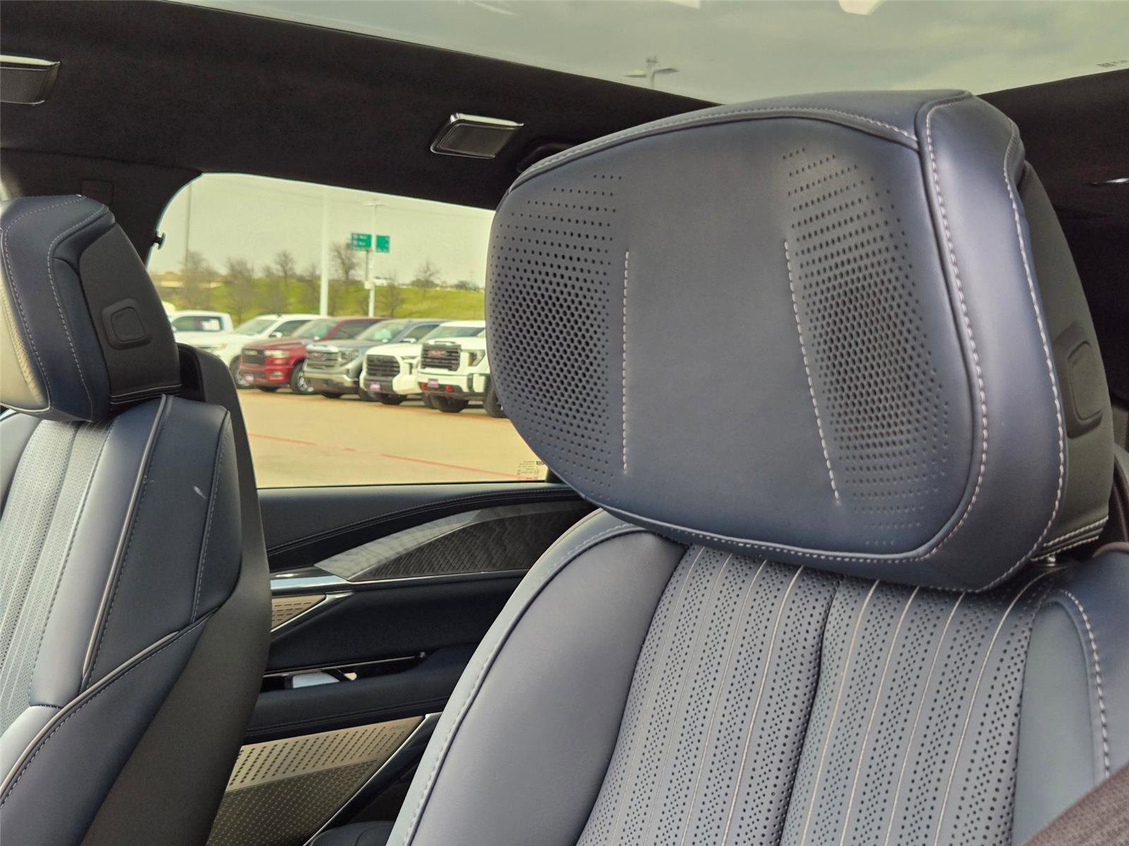 Certified 2025 Cadillac Escalade IQ Luxury 2 w/ LPO, Premium Carpet Package AWD/4WD image 12