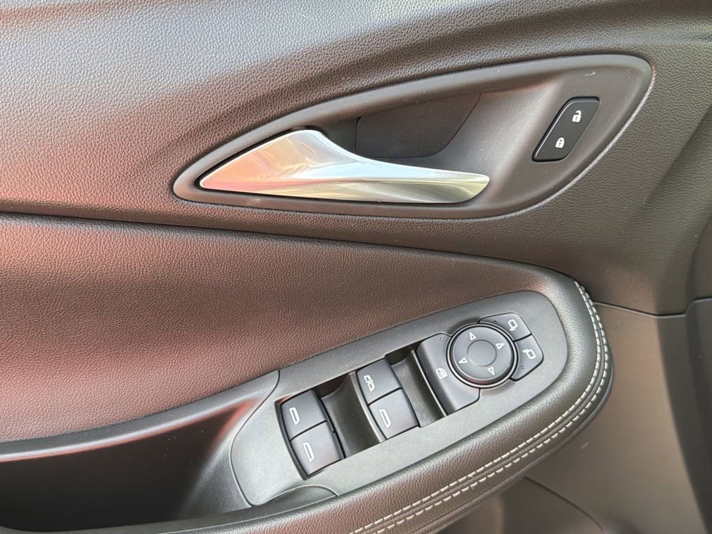 Used 2024 Buick Encore GX Sport Touring w/ Black Roof Package FWD image 22