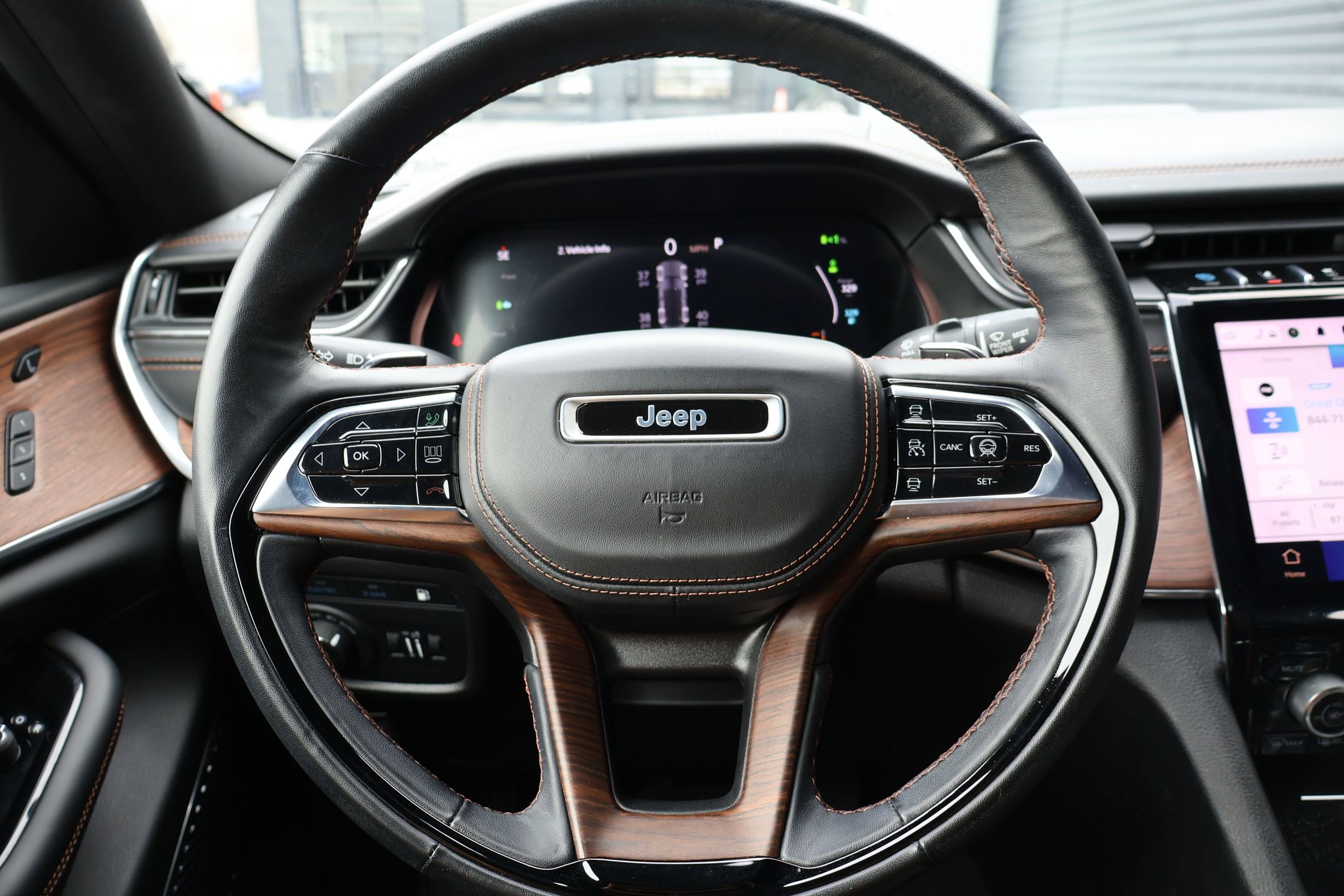 Used 2022 Jeep Grand Cherokee Summit image 12