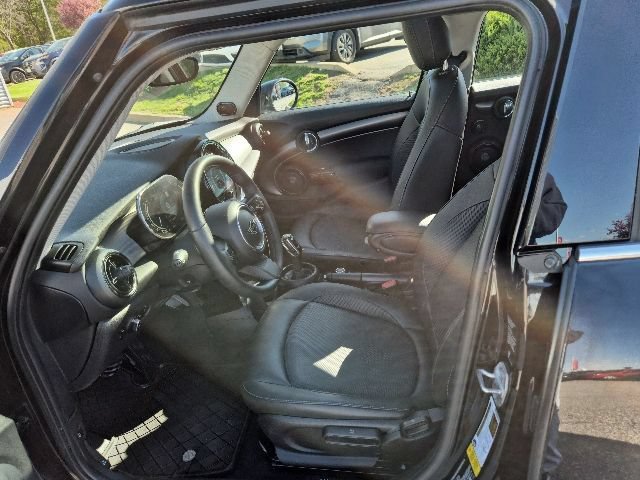 Used 2022 MINI Cooper 4-Door Hardtop w/ Premium Package FWD image 14