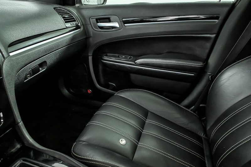 Used 2018 Chrysler 300 S w/ 300S Premium Group RWD image 30