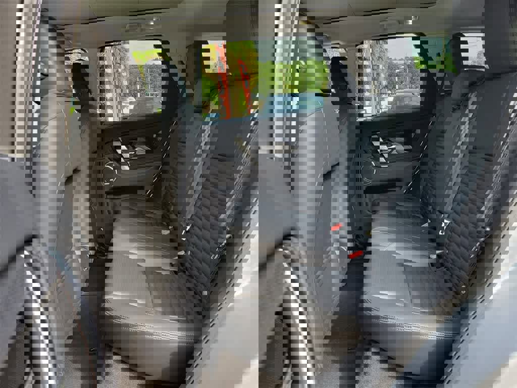 Used 2024 Land Rover Discovery Sport S image 10