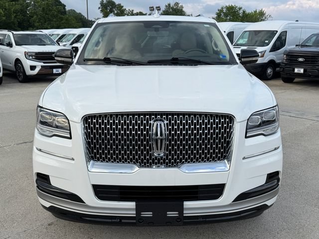 Used 2023 Lincoln Navigator L Reserve AWD/4WD image 2