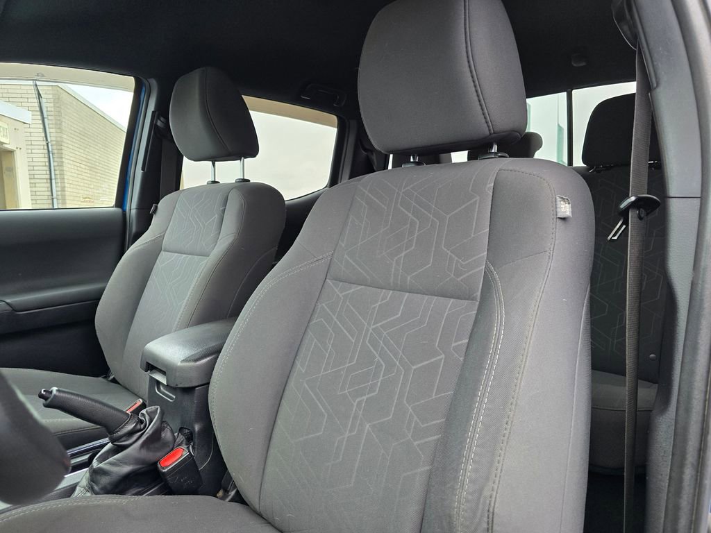 Used 2018 Toyota Tacoma TRD Off-Road image 24