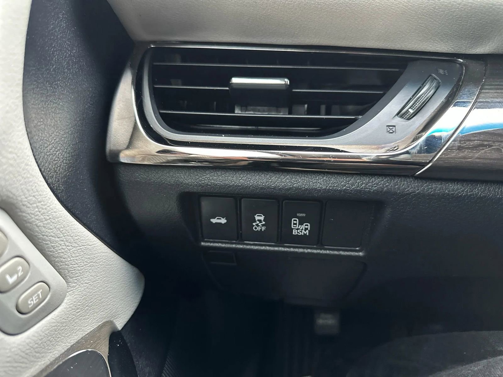 Used 2013 Toyota Avalon XLE image 20