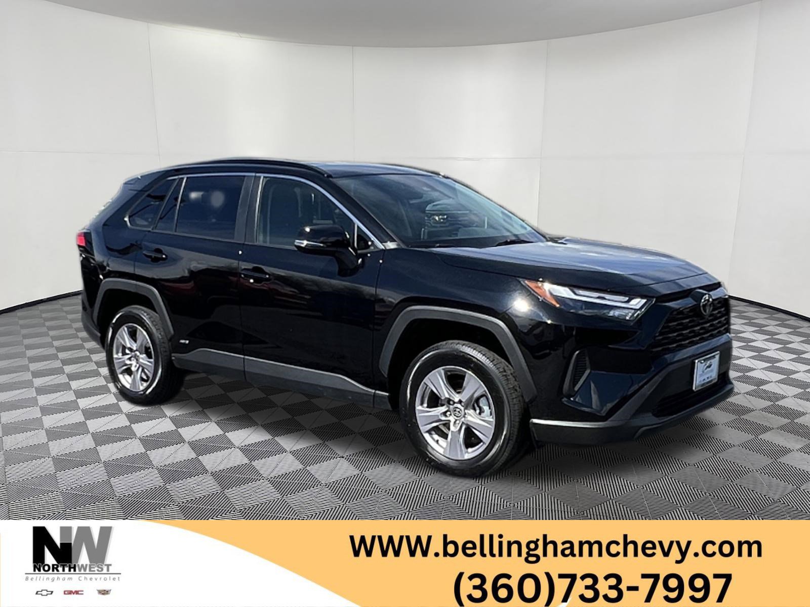 Used 2025 Toyota RAV4 XLE AWD/4WD image 1