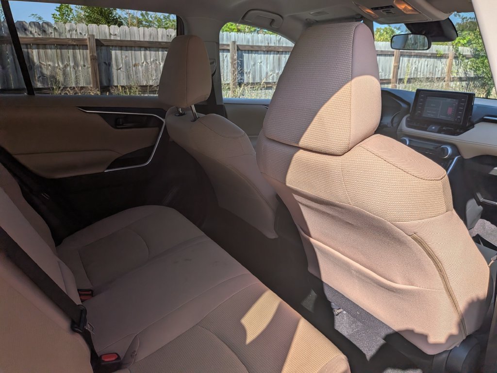 Used 2019 Toyota RAV4 LE AWD/4WD image 25