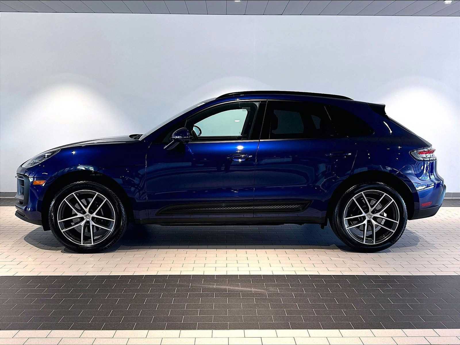 Used 2025 Porsche Macan w/ Smoking Package AWD/4WD image 2