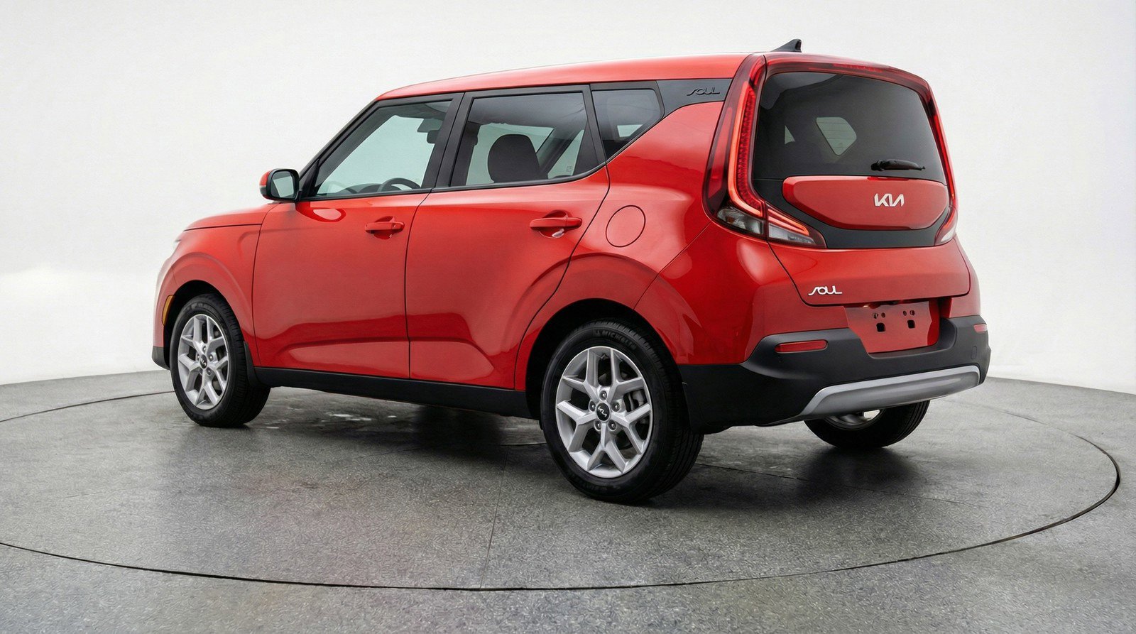 Used 2025 Kia Soul LX w/ LX Technology Package FWD image 6